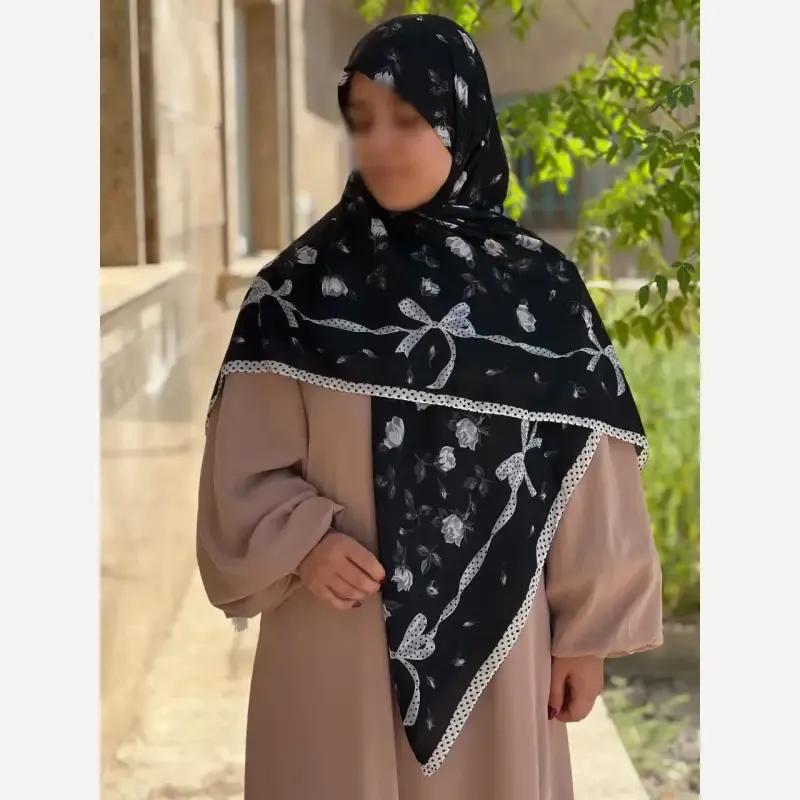 روسری کرپنخ مشکی طرحدار قواره 140 با منگوله